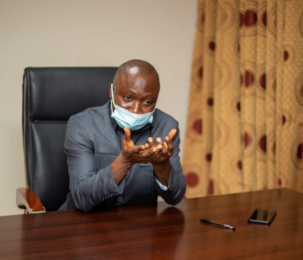 The Vice-Chancellor addressing the visitors 