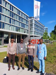 008a76dd f261 4cf2 b000 aa848bbe608c