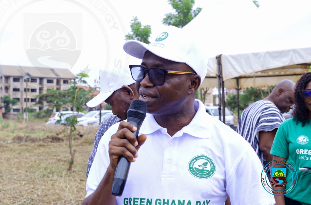 UENR ADOPTS ITS BASIC SCHOOL AS GATEWAY TO GREENING BONO SCHOOLS 1 UENR VC PROF. ASARE BEDIAKO